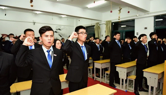 八维教育助力身残志坚的小伙儿实现人生梦想，展现自我价值(中)