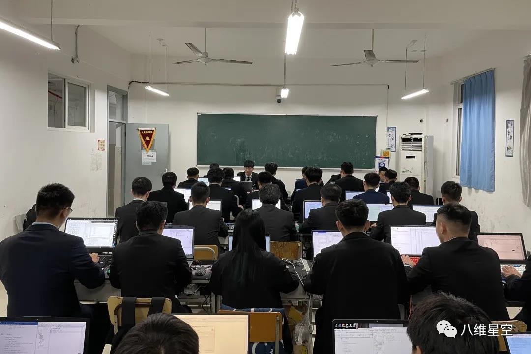八维教育学校温馨有爱的教育模式