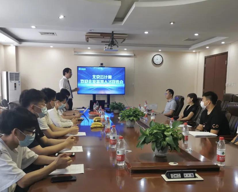 人才饱和？就业率“亮红灯”的4个专业，985名校毕业也难逃危机