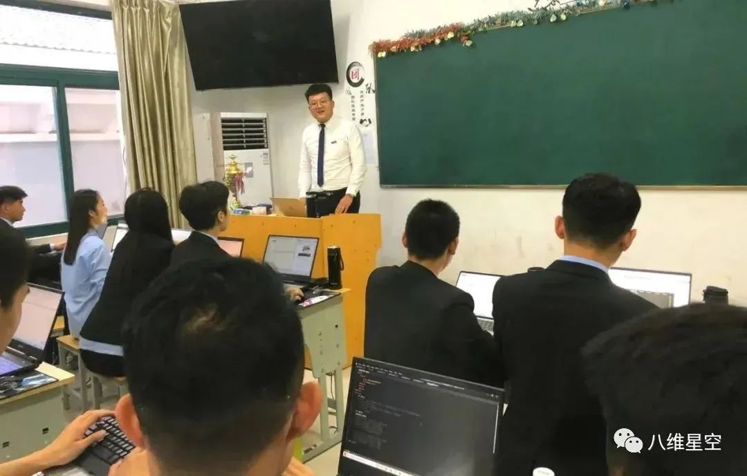 微信图片_20221022090958.jpg 八维教育培训学校物联网工程专业