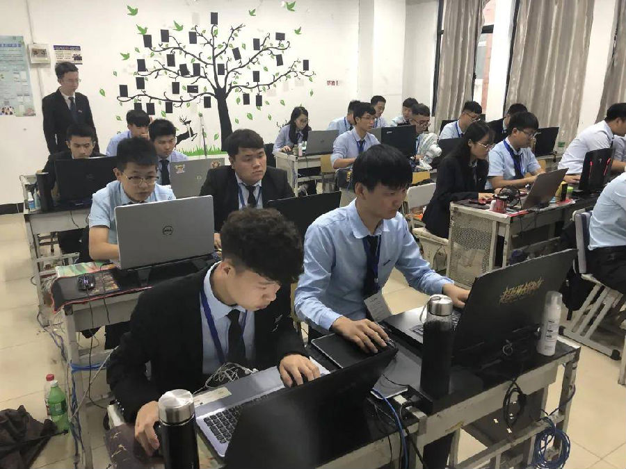 b6f8cbf62f70460dbdf0877d0c8c3e91_noop.png 八维教育学校大数据专业