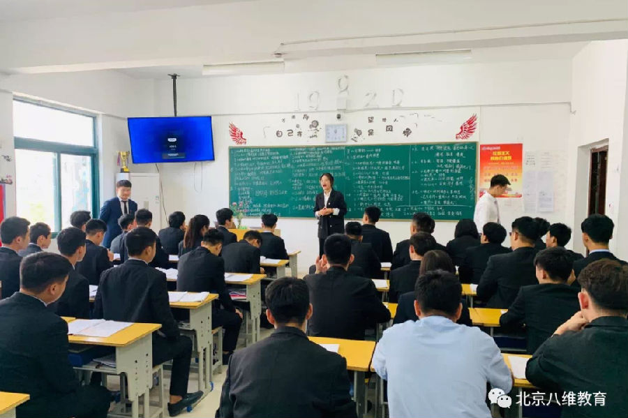 微信图片_20221107093944.png 八维教育紧跟人才市场行情助力数据人才发展