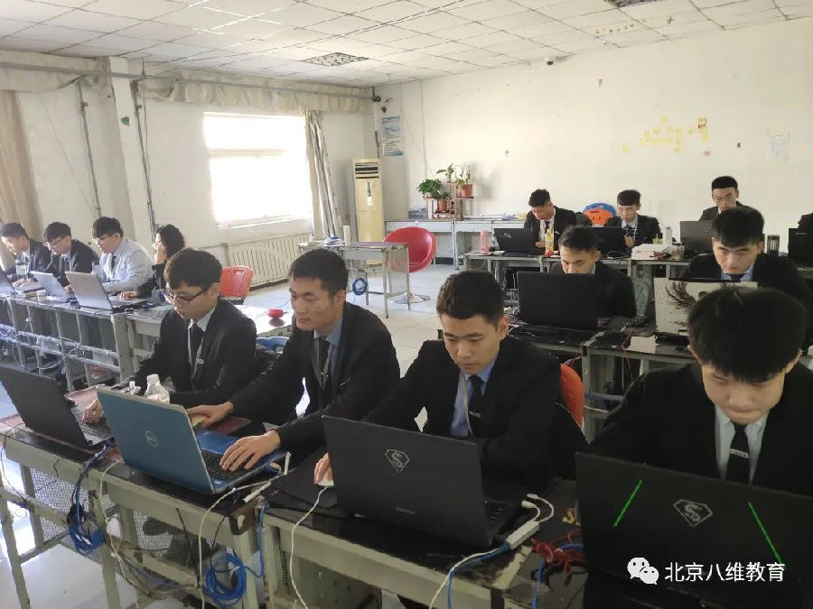 八维培训学校数字化人才