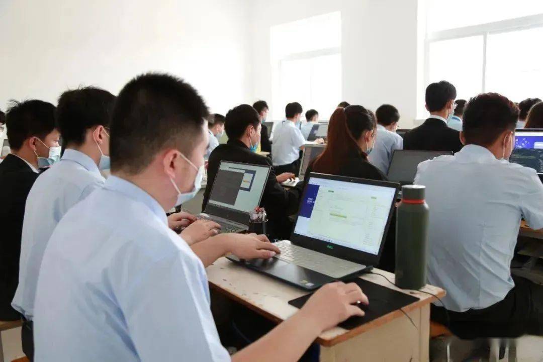 八维培训学校职业教育