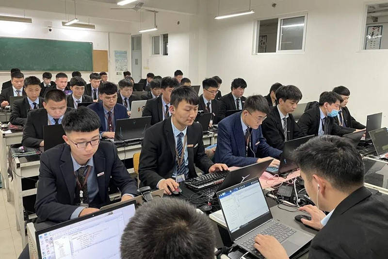 八维学校智能工程人才