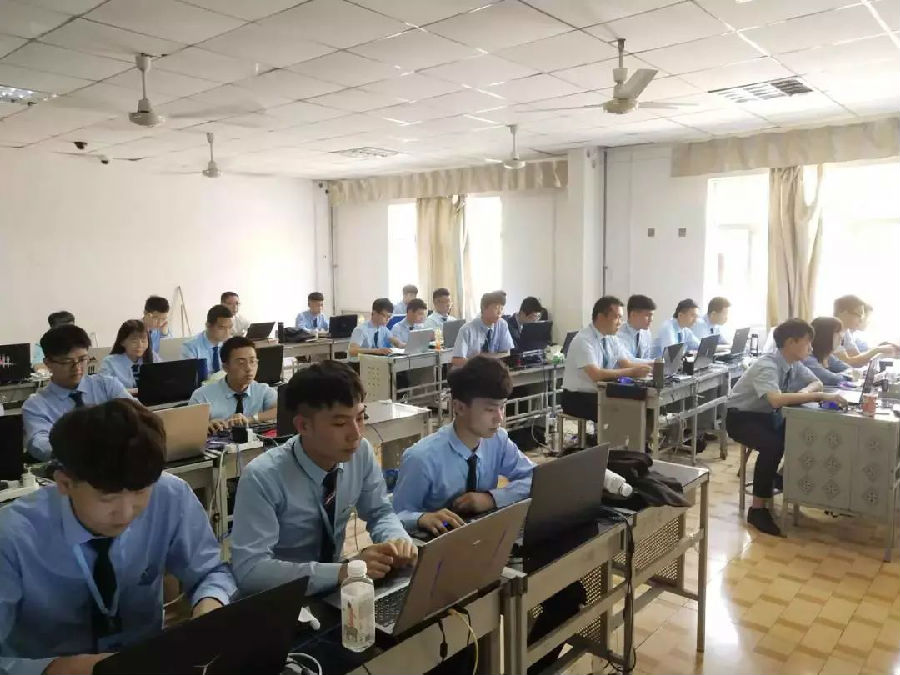 八维学校数字技术人才