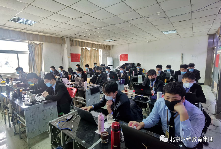 八维学校数字技术人才
