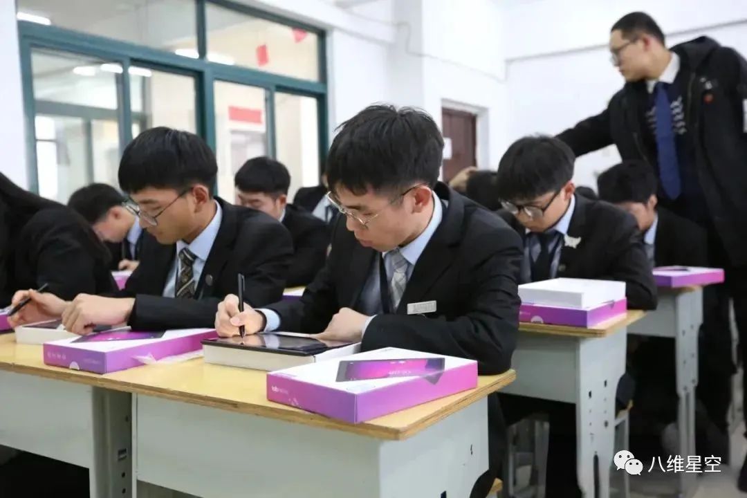 八维学校文化育人感恩奉献