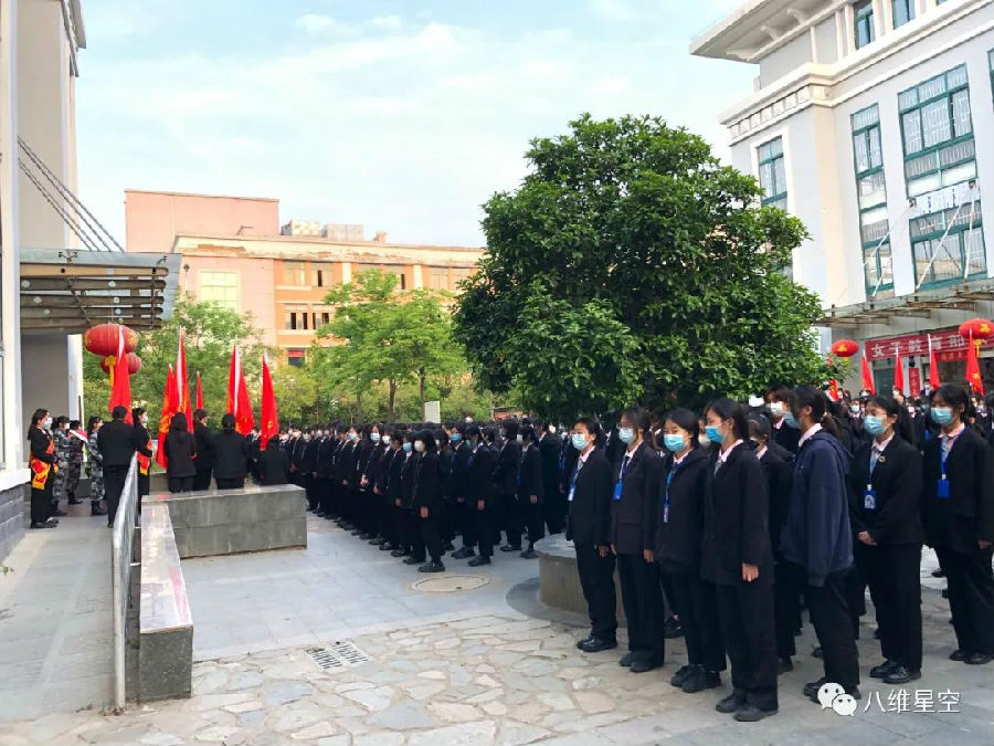 八维学校文化育人感恩奉献