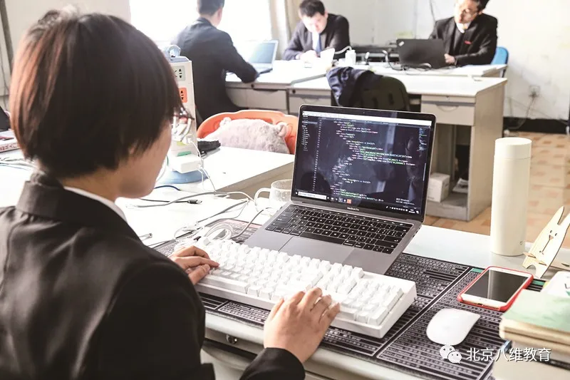 八维学校高质量互联网人才