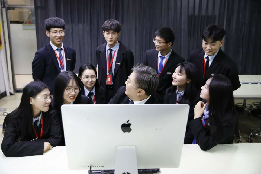 八维集团四项能力培养打造学子不可替代的职场竞争力