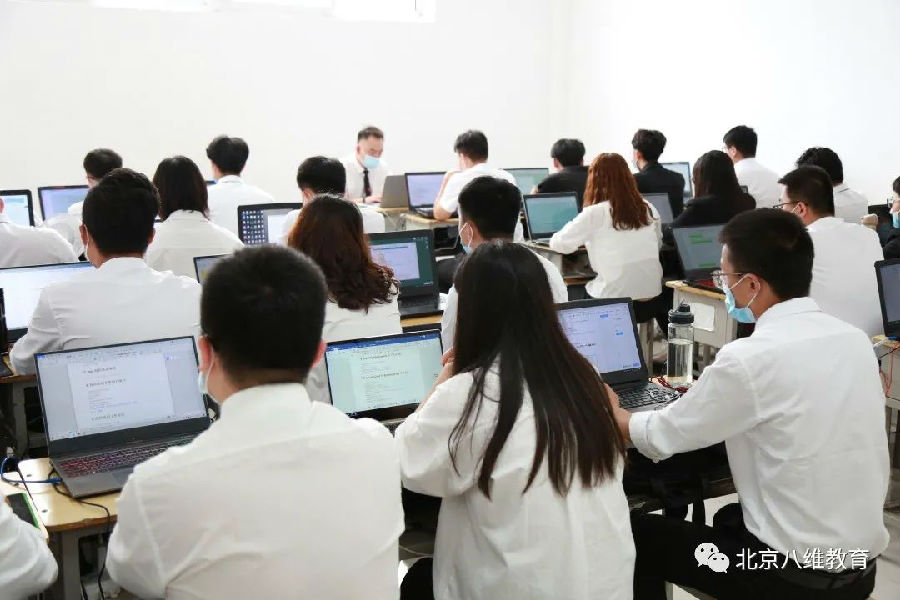 八维学?？鬔ava开发工程师培训打造高端IT技术佼佼者