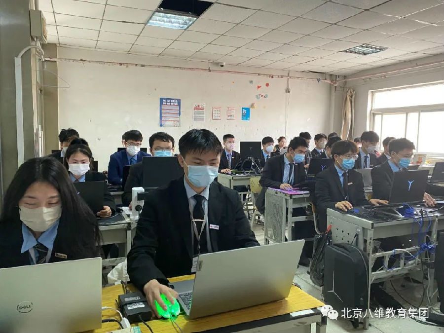 八维学?？鬔ava开发工程师培训打造高端IT技术佼佼者