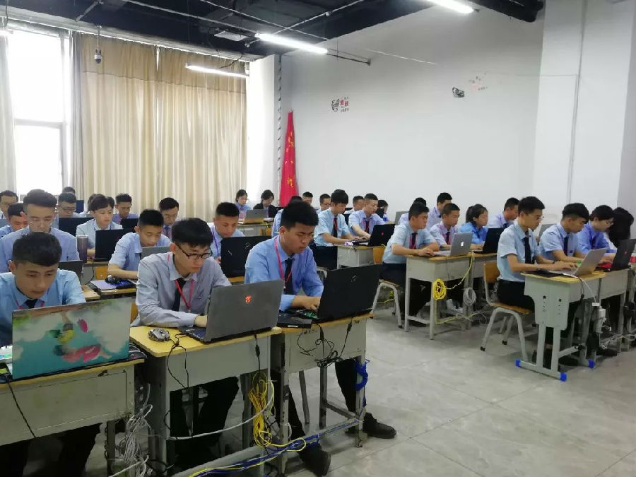 八维学校带你解读人工智能技术成就你在智能领域的梦想