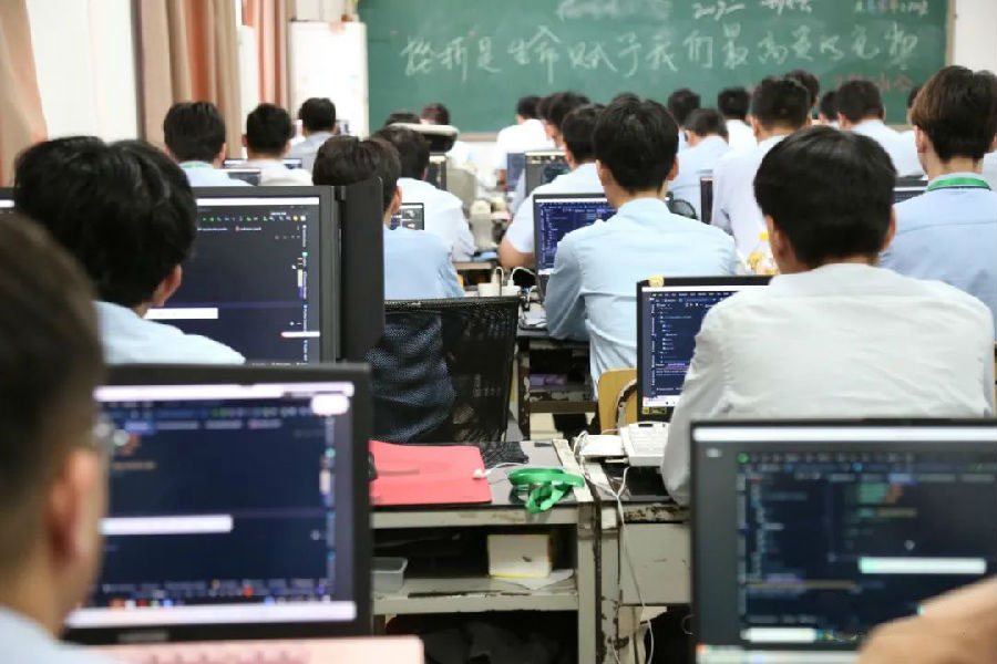 八维教育为云计算行业输送高端人才让学子真正走向职业巅峰