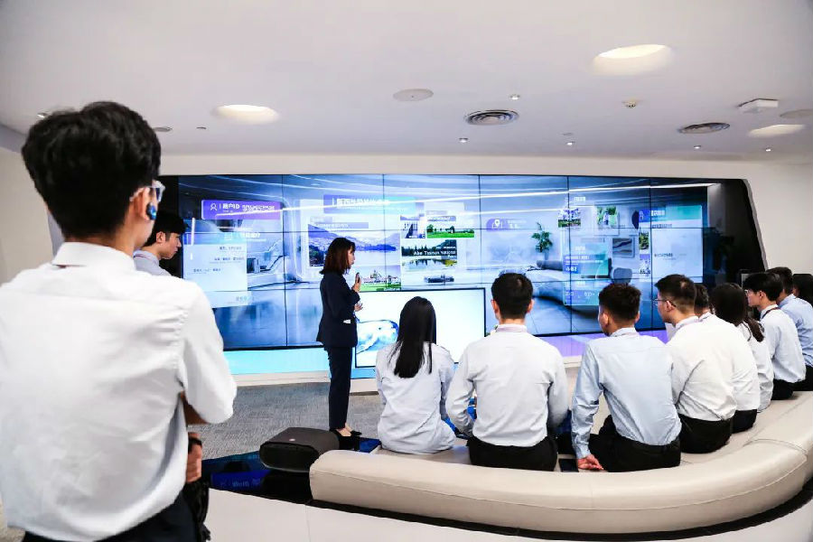 6.jpg 八维教育紧跟未来产业发展规划为高考生提供了全新的专业选择视角