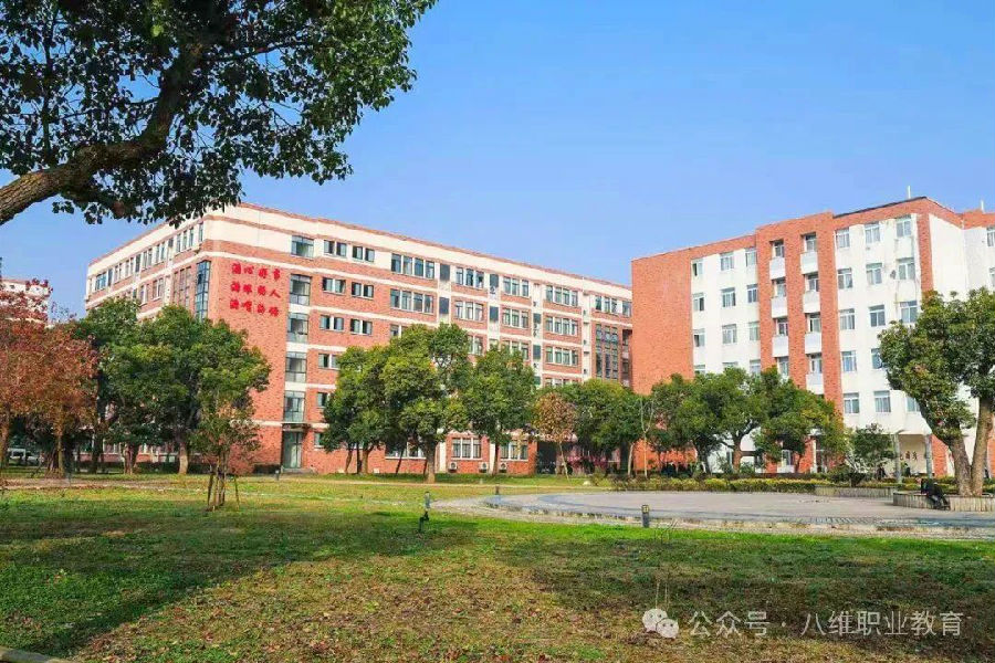 微信图片_20240524154621.jpg 八维教育紧跟未来产业发展规划为高考生提供了全新的专业选择视角
