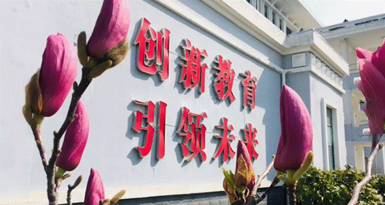 江苏宿迁八维教育职业学?？艟鸵悼焖偻ǖ来蛟熘俺【⒌蔫参蠢?/></p><p>　　其次，江苏宿迁八维教育通过培养学生"硬实力、软实力、巧实力"，让学生不仅具有硬实力，也具备创新的思维、强大的学习力、全面的人际交往能力、解决问题的能力等软实力；将硬实力与软实力进行了巧妙结合，在关键时刻完美展现自身实力，助益学生在竞争激烈的职场环境中脱颖而出。除此之外，江苏宿迁八维教育紧随国家政策和科技走向，及时更新、升级实训项目库，借力新质生产力，培养符合行业标准，满足企业需求的高技能人才。2024年课程体系已升级至20.0，其中九大专业百分百涉及新质生产力，建立新质生产力项目库，其中24个项目获得软著证书，引进联想AI工业质检实训室落地江苏宿迁八维教育职业学校等。</p><p>　　在教学中，江苏宿迁八维教育采用"单科精进，串行排课"的方式，让学生学通、学透知识点，完成了一科的学习才会进入下一科，这大大提高了教学的质量，讲究精学精讲。其次，老师坚持使用"成就驱动教学法"，通过新颖的案例分析、互动式教学方法、有趣的课堂引入，吸引学生的注意力。就业上，建立专业人才靶向培养体系，通过2万薪岗位能力模型，"专业碎片化"+"专高模块化"+"实训标准化"直对靶心。从"四阶十月"开始，把项目流程、项目意识、项目标准置入"讲、练、测"全周期，帮助学生完成职场身份的转变。</p><p style=