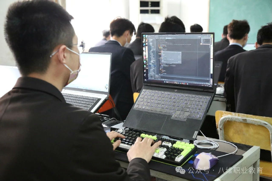 江苏宿迁八维学校引领智慧未来铸就未来AI人工智能精英摇篮