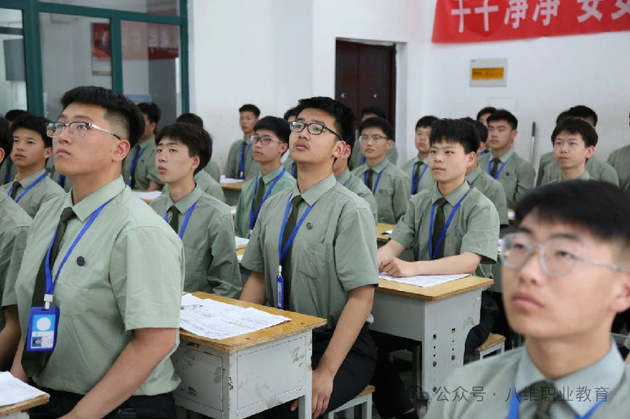 八维职业学校解锁人工智能领域无限潜能孕育未来科技精英