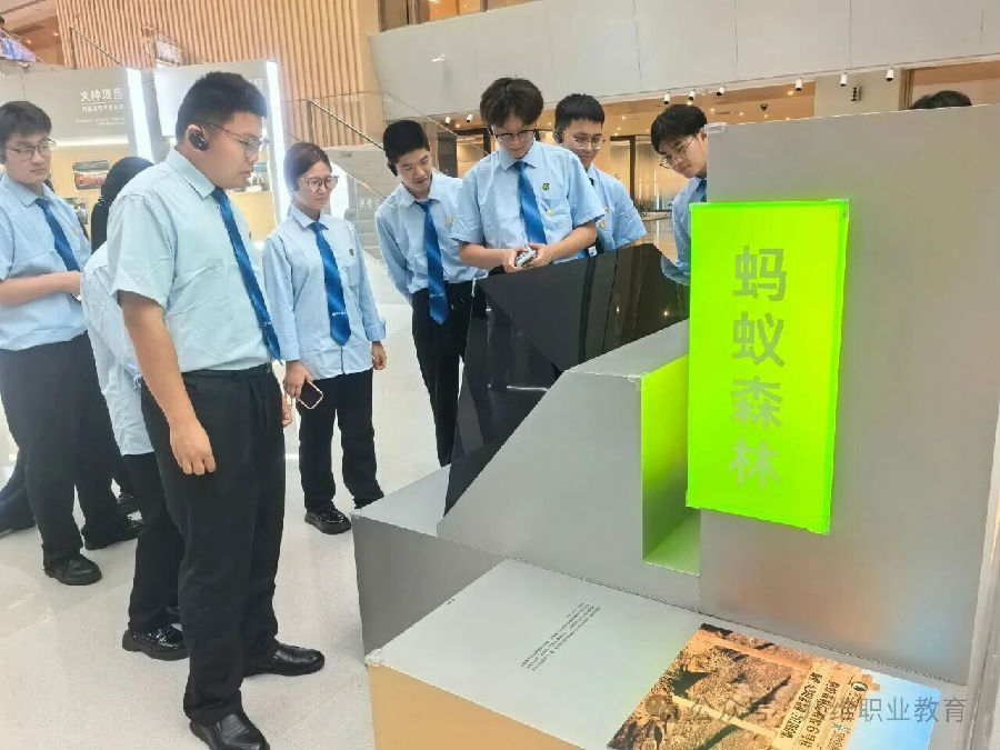 八维职业学校学子去阿里体验电商文化，去百度探索智能驾驶体感