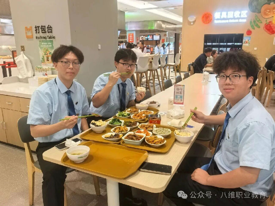 八维职业学校学子去阿里体验电商文化，去百度探索智能驾驶体感