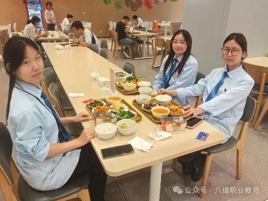 八维职业学校学子去阿里体验电商文化，去百度探索智能驾驶体感