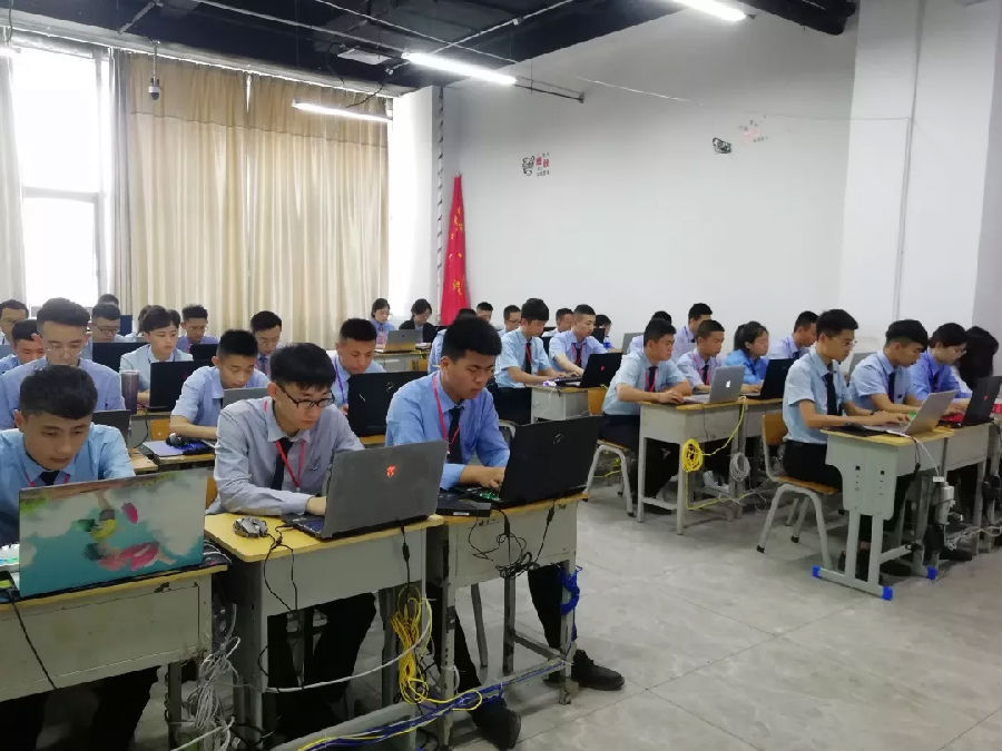 八维学校移动互联网人才