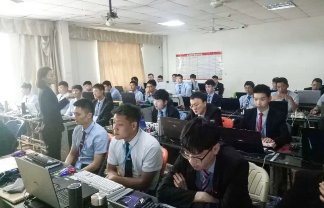 八维教育聚焦两会关注新质生产力