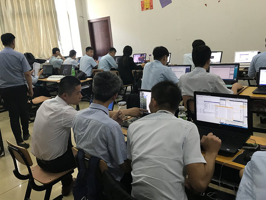 八维学校大数据课程：解锁数据奥秘，塑造未来科技领袖！