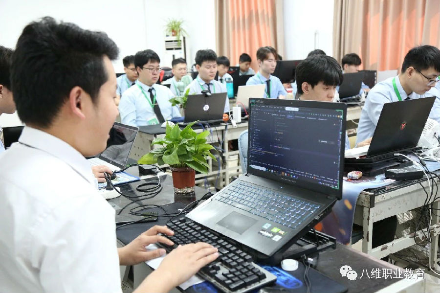 八维职业学校北京网站工程7月智慧交通特色班火爆来袭！