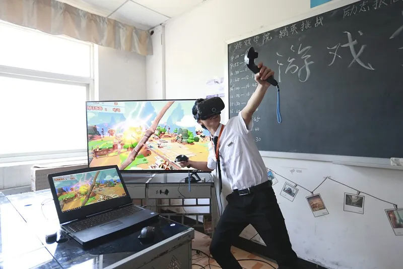 八维学校游戏开发：逐梦之旅，打造游戏界的璀璨新星！