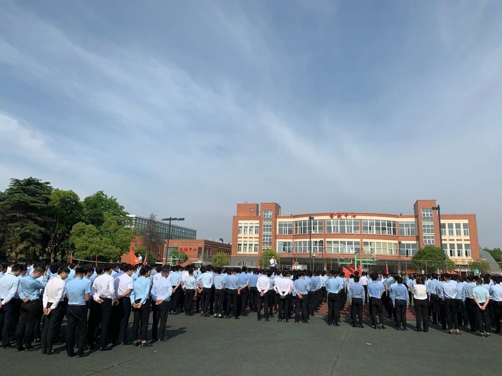 八维职业学校IT专业：探索数字未来，培养行业领军人才！