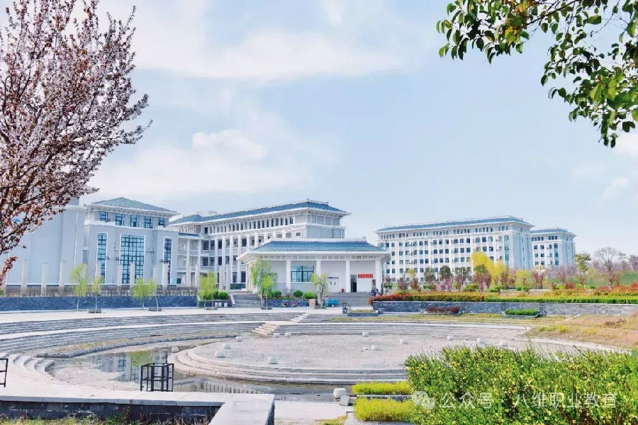 八维学校实习机会丰富，职业之路从这里启航！