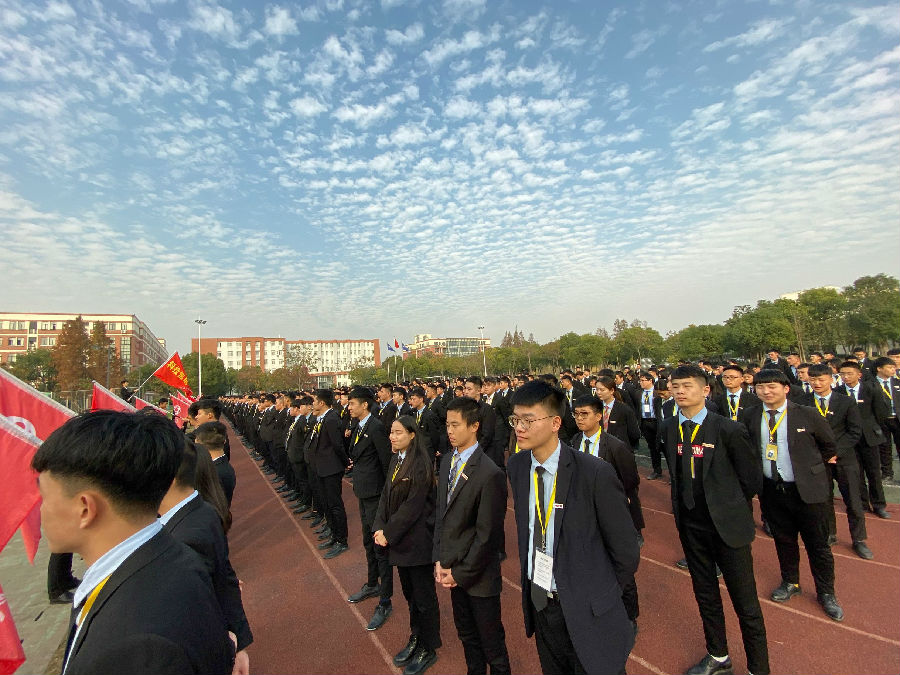 八维教育智驭未来，培育人工智能时代新领袖！