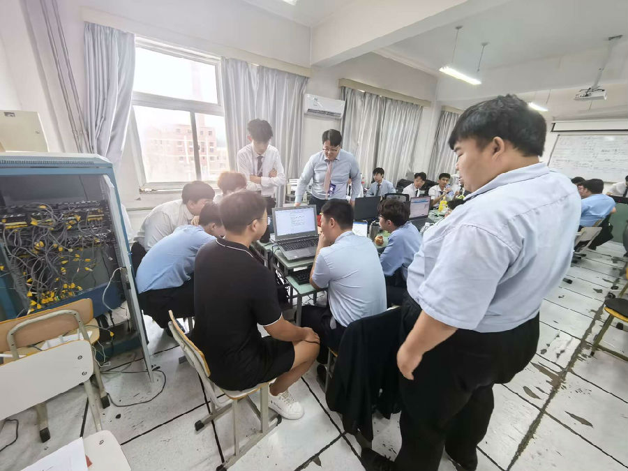 八维学院云计算专业:云端精英的摇篮,铸就未来科技巅峰！