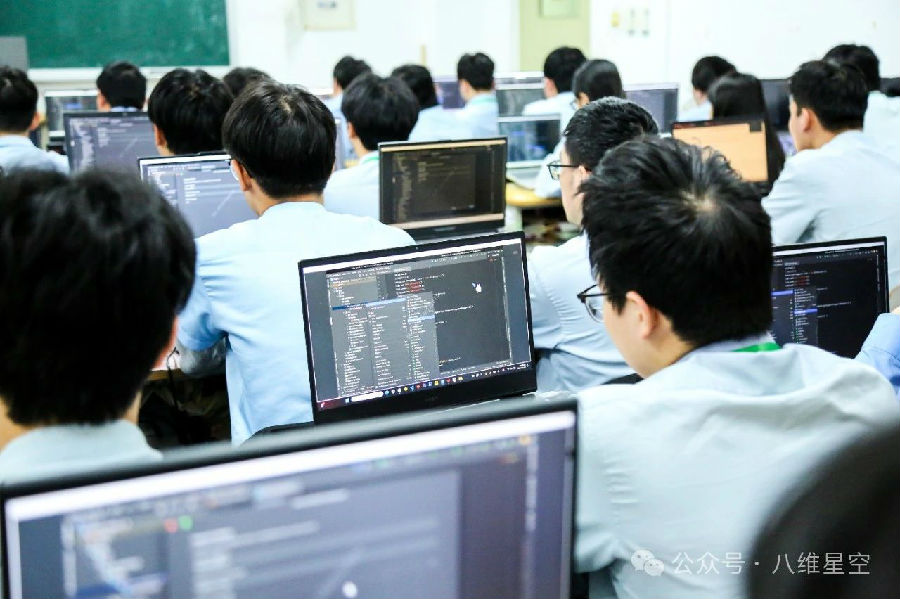 八维职业学校：网络安全领域的先锋，筑梦数字世界的守护者！