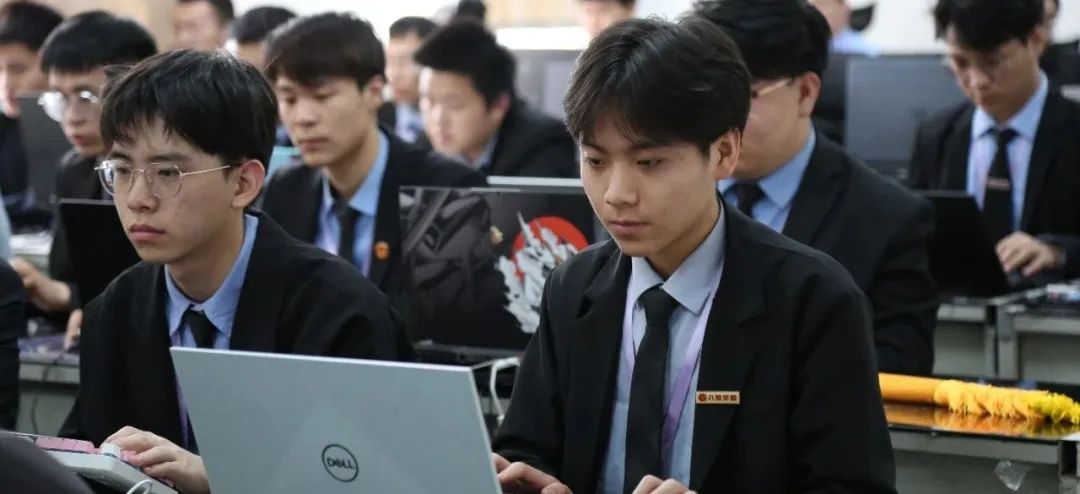 八维职业学校：云计算专业，开启你的数字未来之旅！
