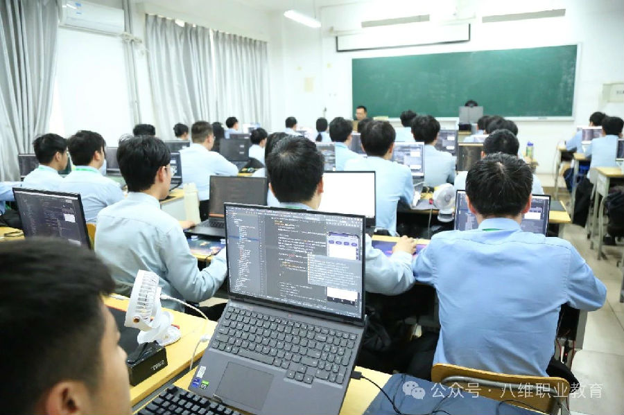 江苏宿迁八维学校：数字人才培养硕果累累，引领教育行业新风潮！
