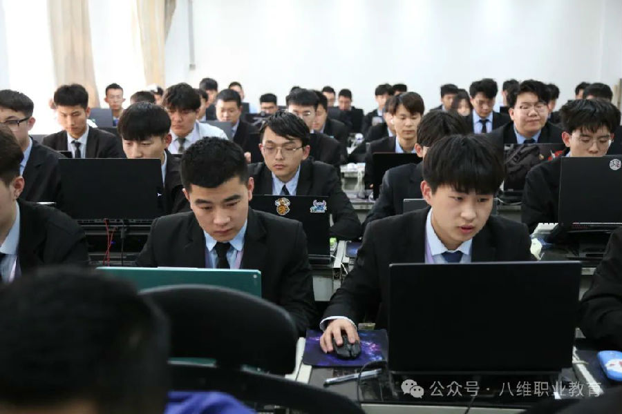 八维职业学校：引领复合型人才培育潮流，锻造未来职场上的复合型人才之星！