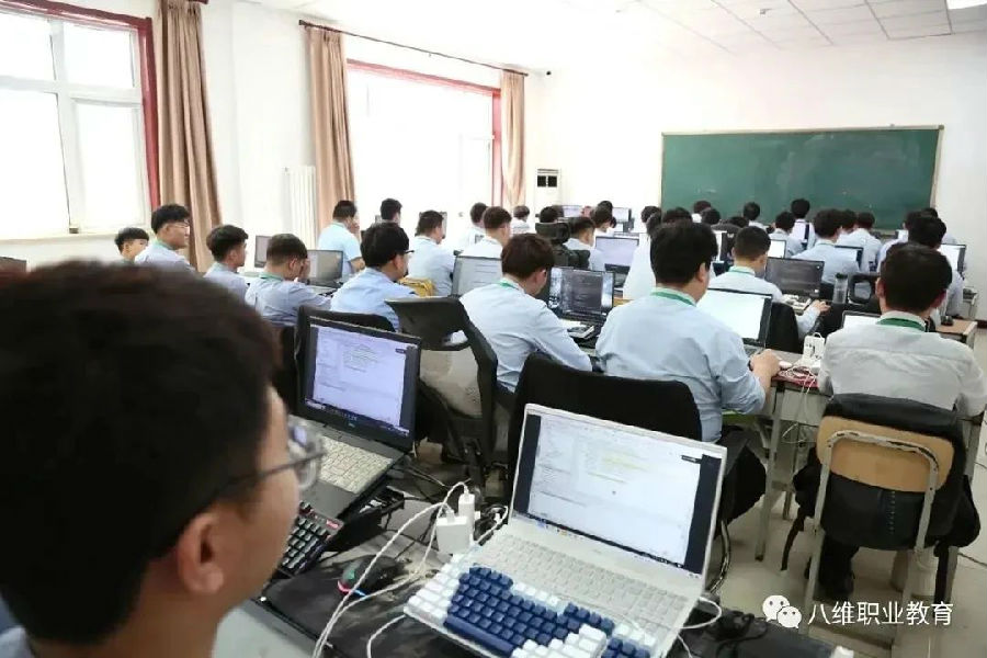 八维教育北京校区云计算专业4月就业喜报来袭！