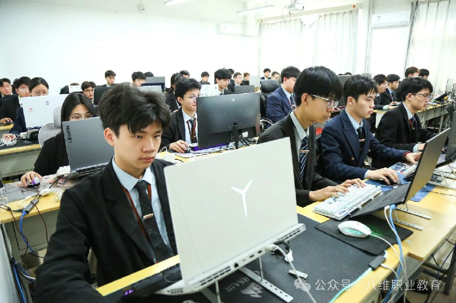 八维教育：打造技能型人才的高地，引领未来职场新风尚！