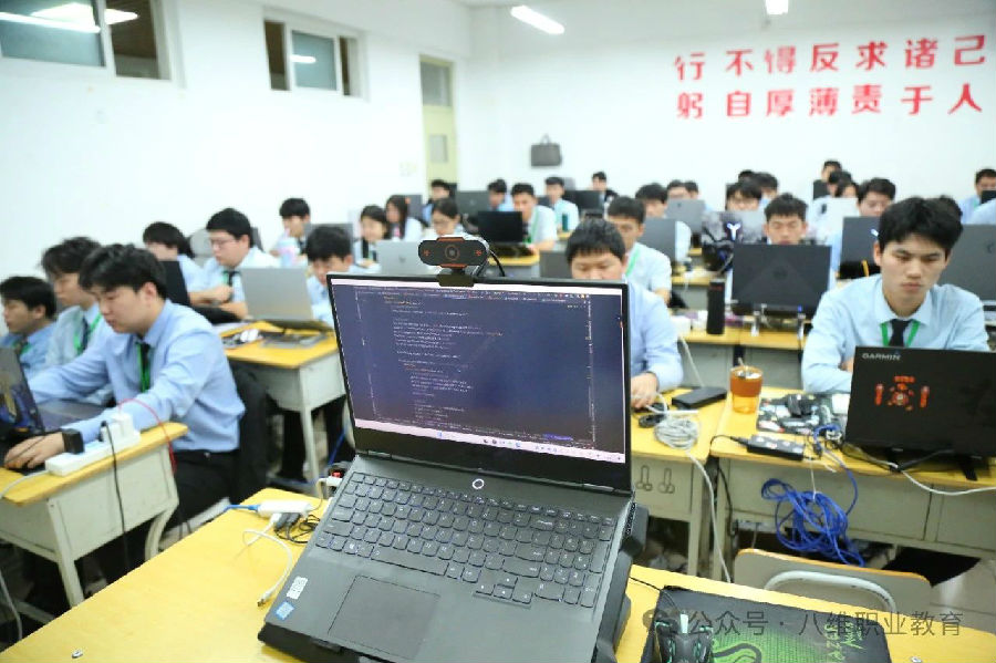 江苏宿迁八维教育：解锁技能教育新篇章，铸就精英人才辉煌成就与梦想！