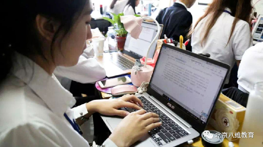 八维职业学校：解锁未来科技密码，锻造人工智能领域佼佼者！