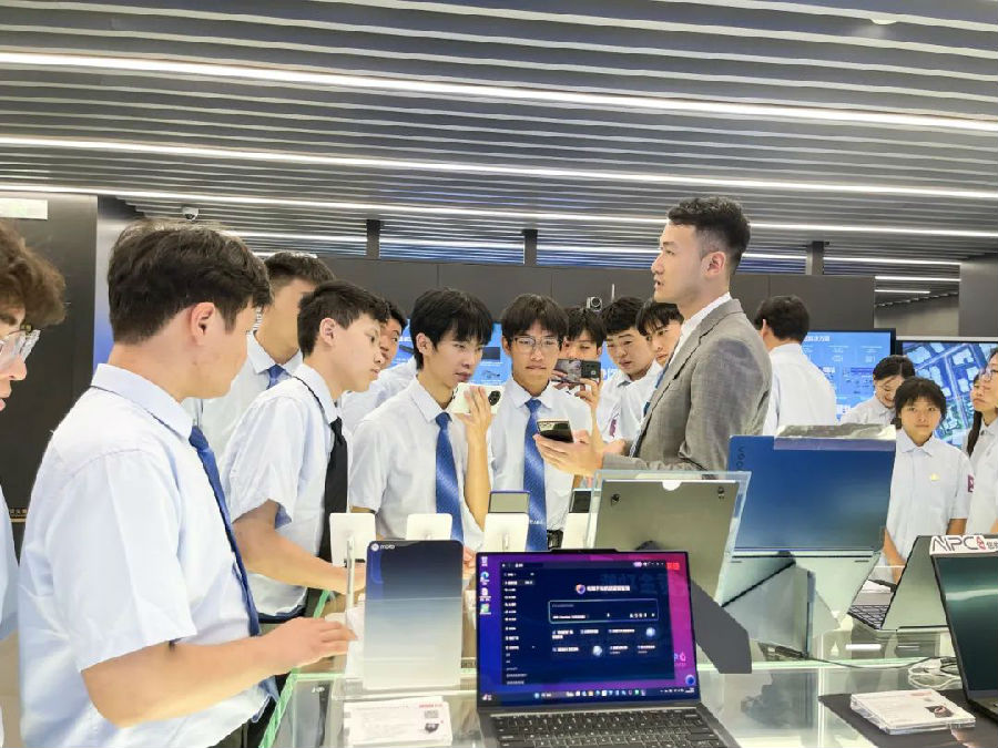 八维职业学校：打造学子们就业启航站，引领你走向成功！