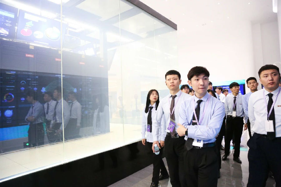 八维职业学校：开启智慧未来新航程，引领科技新时代潮流！