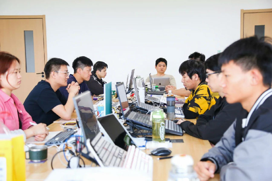 八维职业学校：数字浪潮领航者解锁未来数字经济时代就业密码，铸就未来精英之路！