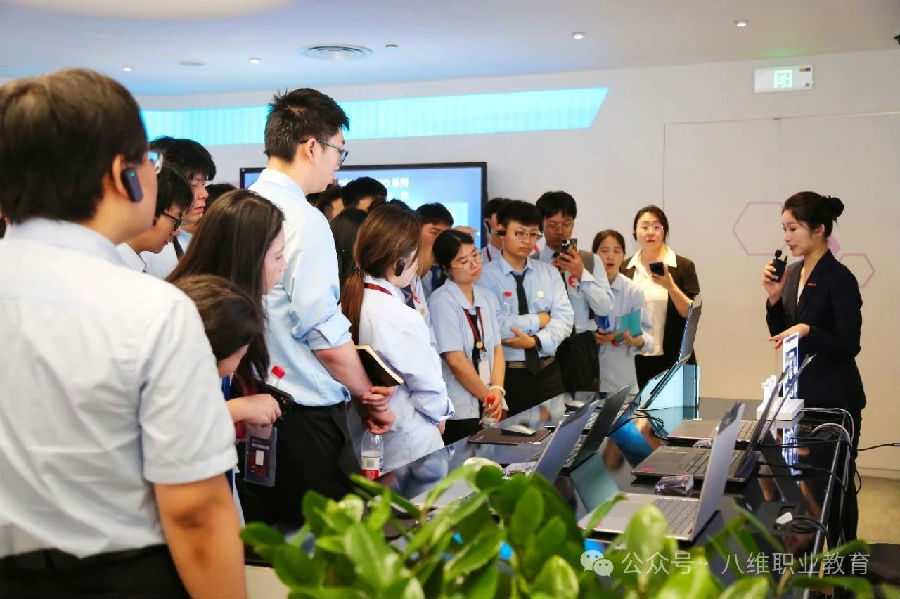 八维职业学校：引领科技领域新潮流，打造未来科技精英的摇篮！