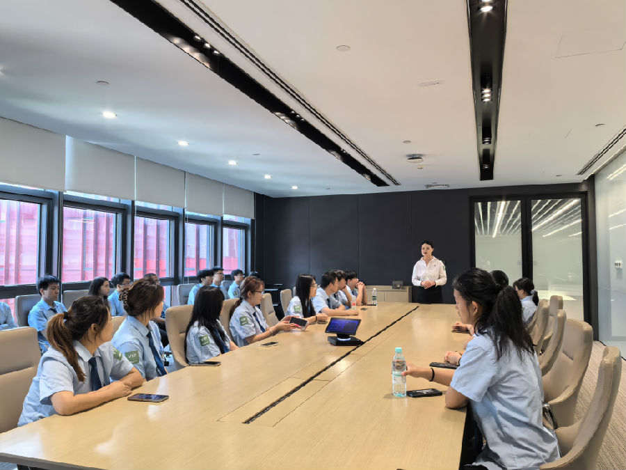 八维职业学校：开启智能教育全新纪元，解锁数字经济领域无限可能！