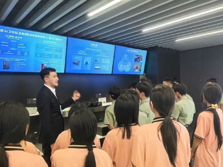 八维职业学校：解锁人工智能无限可能新章，锻造人工智能精英的黄金摇篮！